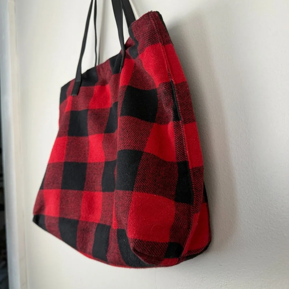G.H. Bass Tote Bag Women's Red Buffalo Plaid Flannel Attached Leather Pouch